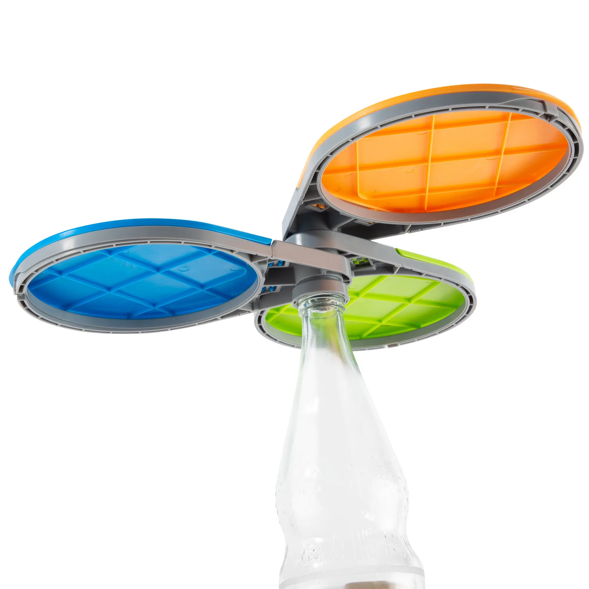 Resty Mülltrenner mit farbigen, runden Deckeln in Blau, Orange und Grün, grauer Rand, über einer Glasflasche sichtbar