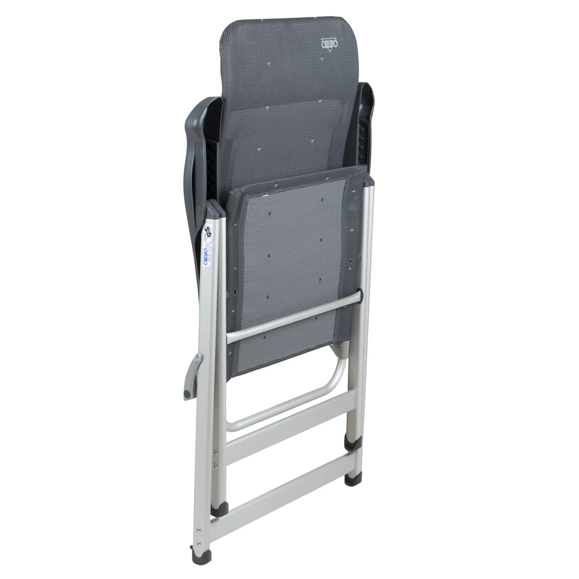 Zusammengeklappter Campingstuhl AL/237 Classic mit dunkelgrauem Netzgewebe, schwarzer Armlehne und silbernem Aluminiumgestell