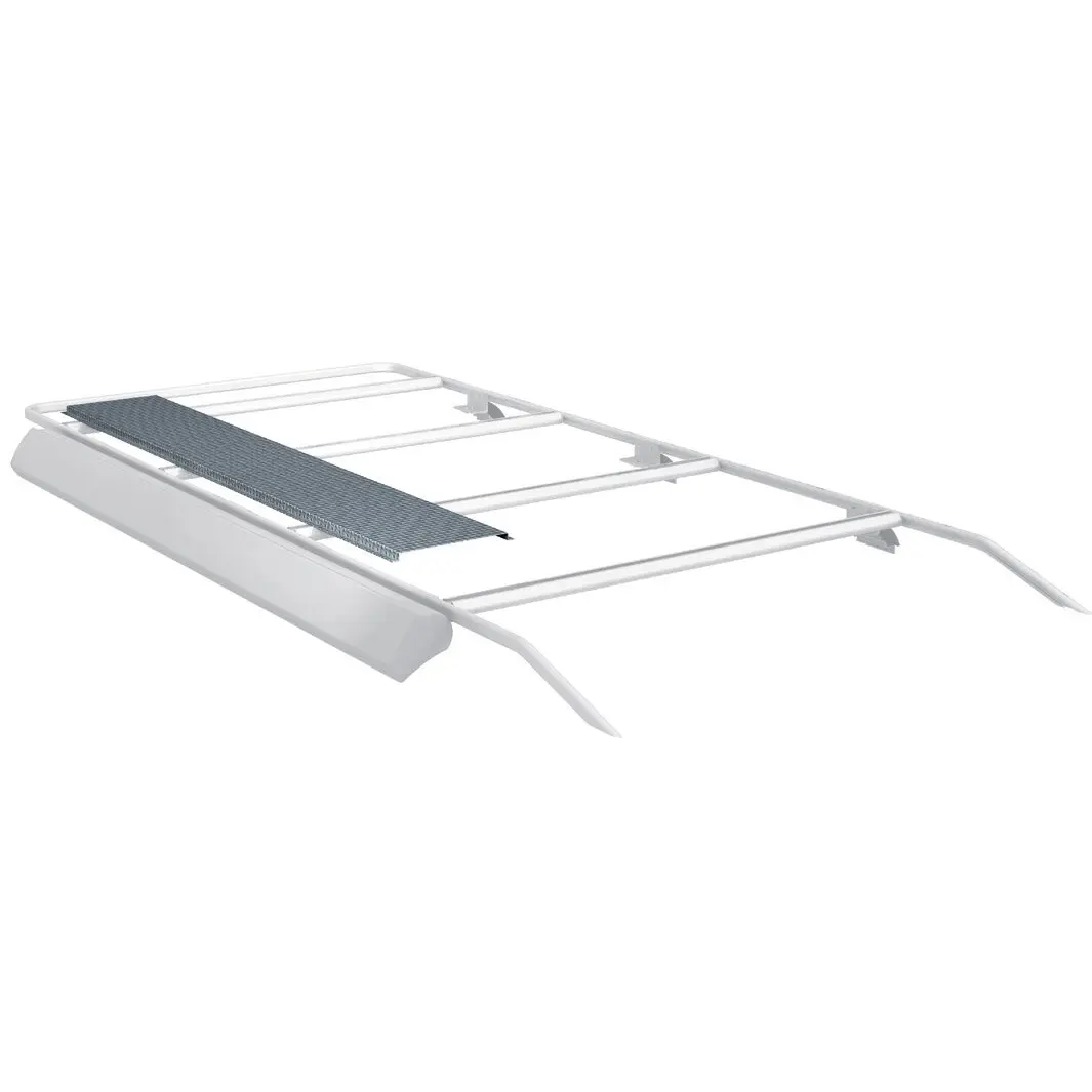 Begehplanke aus Aluminium, 250 cm, mit rutschfester grauer Stufenplatte auf einem weißen Dachträgerrahmen montiert