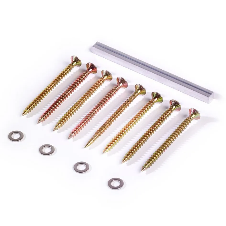 Montageset für Thule Vent bei 40–60 mm Dachstärke mit acht goldfarbenen Schrauben, vier Unterlegscheiben und Aluminiumschiene