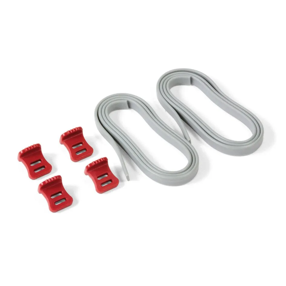 Heckgaragenbefestigung Cargo Strap Kit mit zwei grauen Spannriemen und vier roten Befestigungsclips auf weißem Hintergrund
