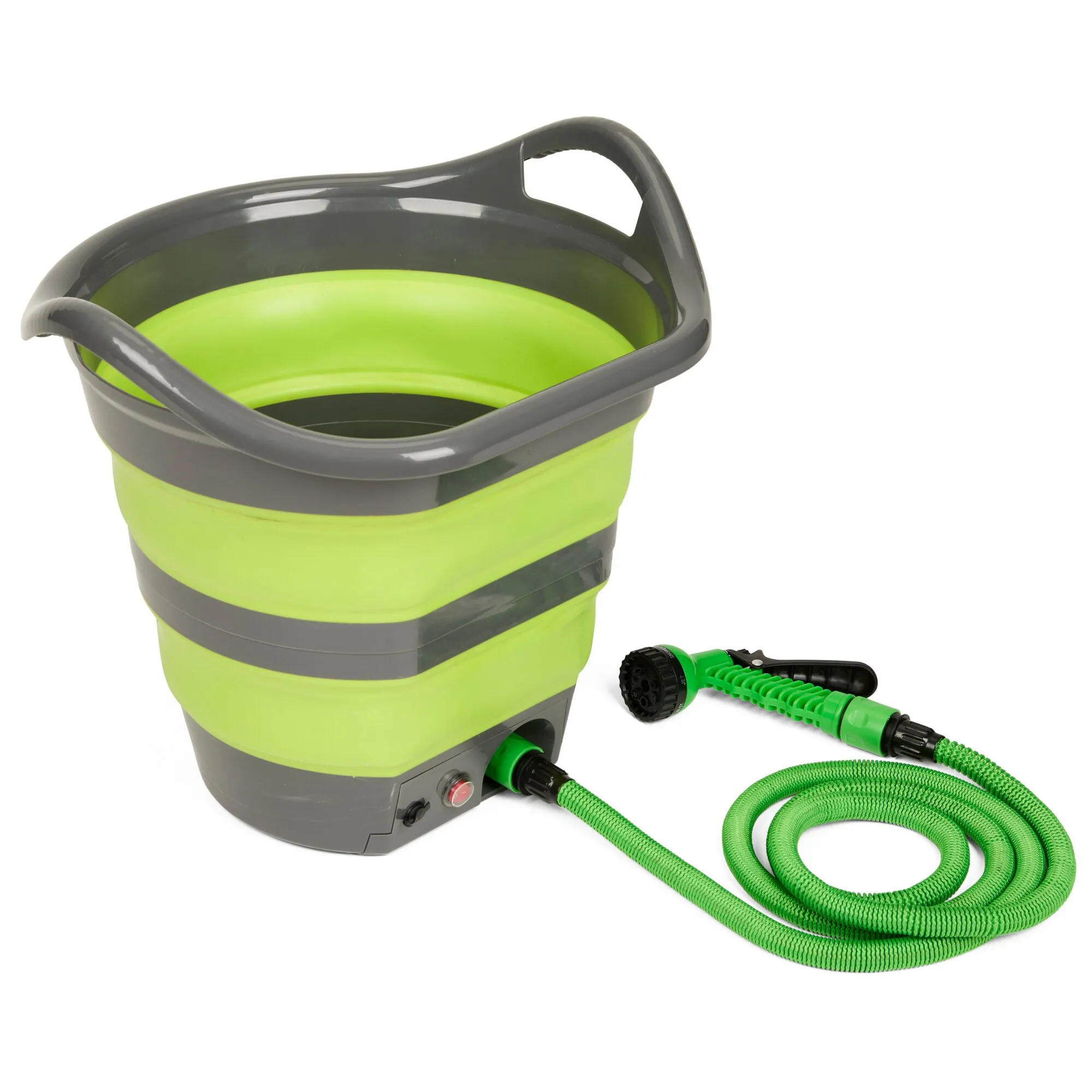 Grün-grauer faltbarer 15-Liter-Eimer mit Akku-Pumpe, Schlauch und grüner Waschbrause auf weißem Hintergrund