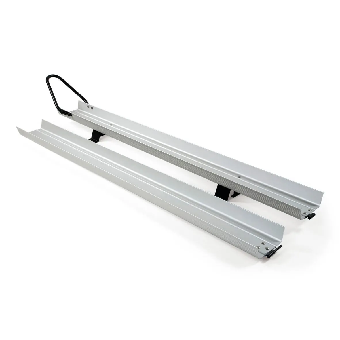 Silbernes Schienensystem Garage Carry Moto mit zwei parallelen Aluminiumschienen, schwarzen Halterungen und Bügeln geschniegelt