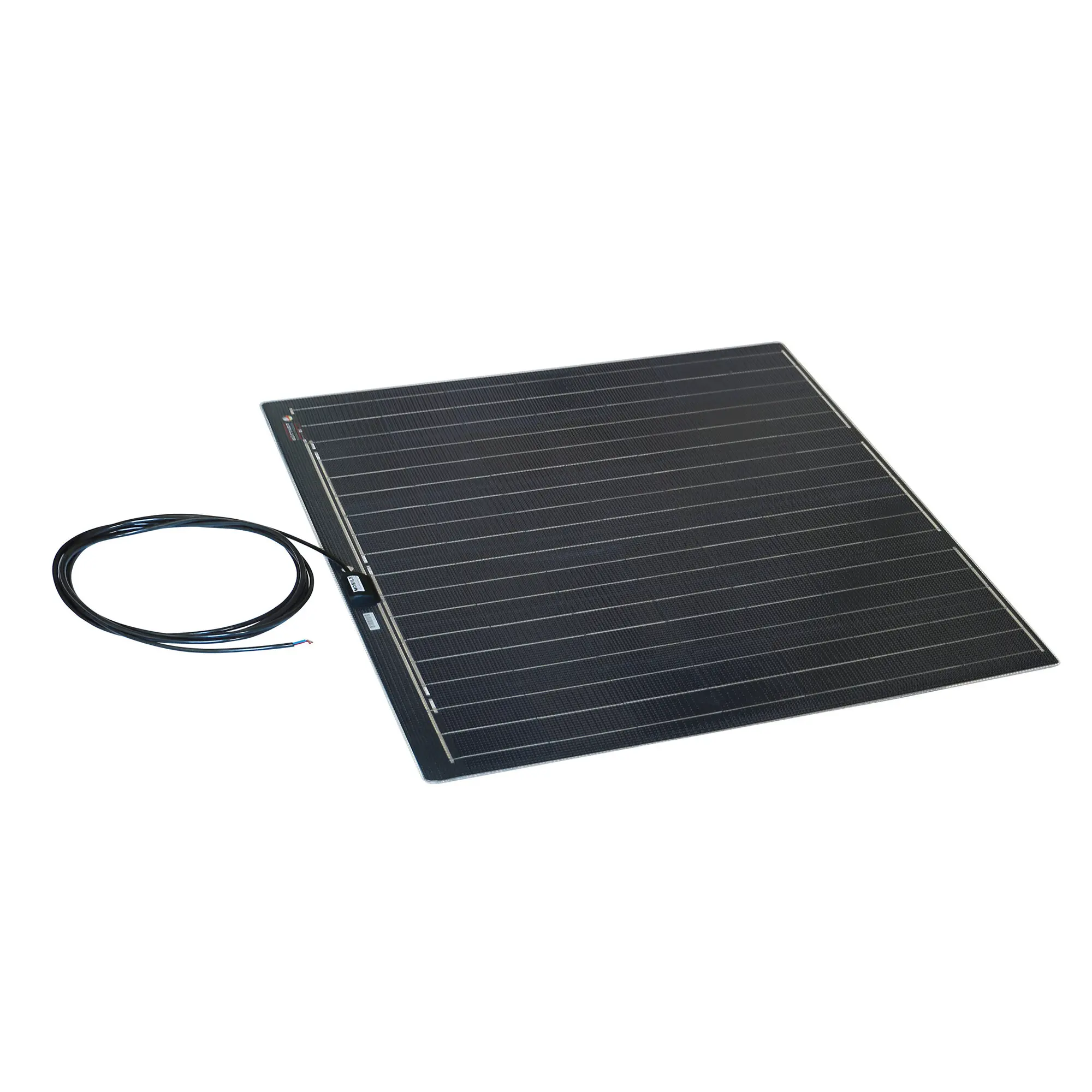 Solarmodul Flat Light Q, flaches Solarpanel mit dunklen Zellen im Raster und aufgewickeltem Kabel daneben