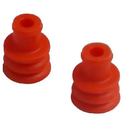 Zwei rote Superseal-Dichtungen mit gerippter Außenfläche und zentraler Öffnung für Kabelquerschnitte von 2,6 bis 3,3 mm²