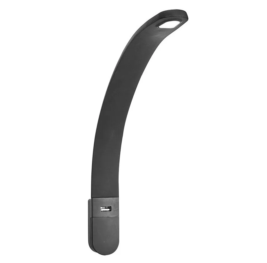 Schwarze Schwanenhalsleuchte mit gebogenem Leuchtenarm, ovaler Öffnung am Kopf und USB-Anschluss am Standfuß