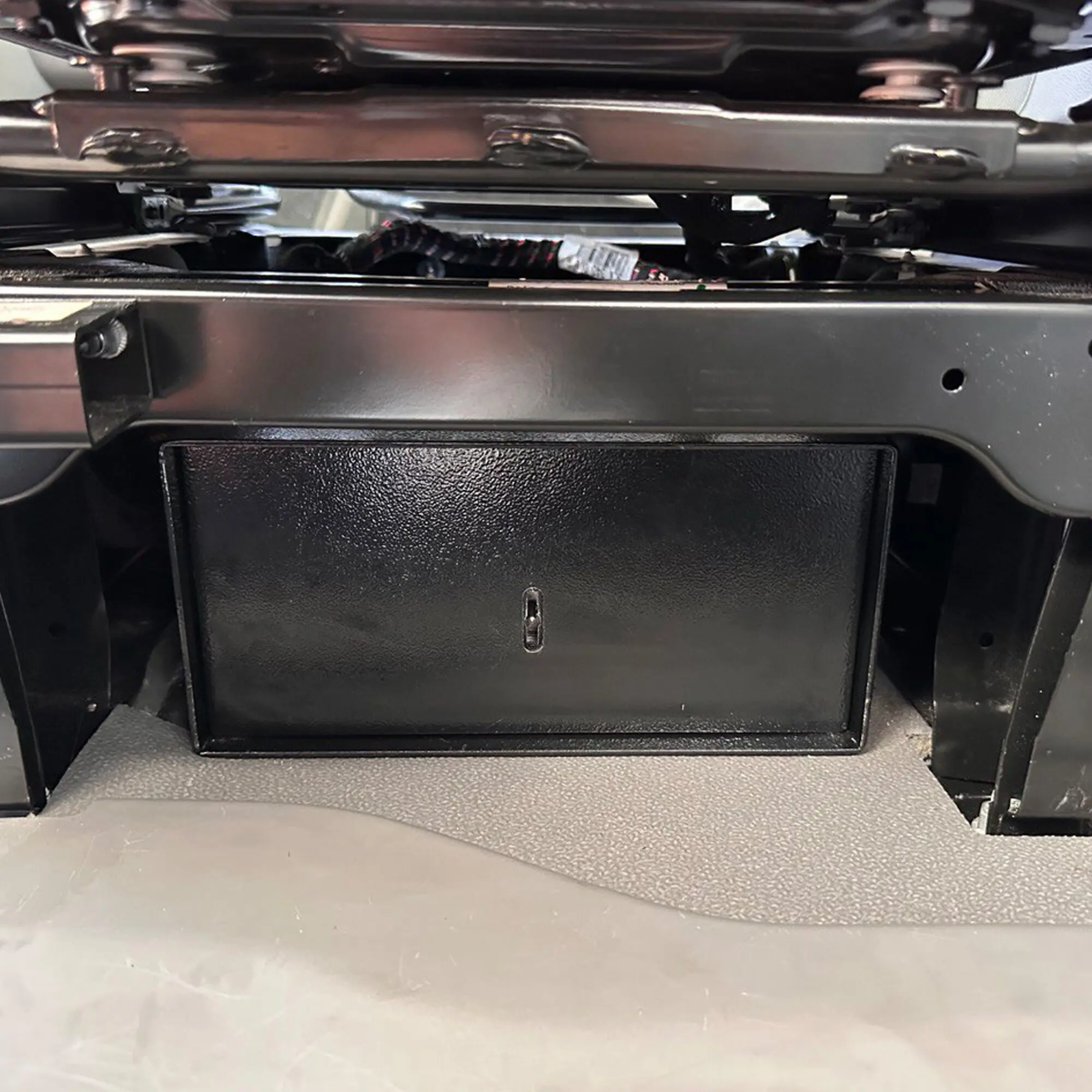 Seat Base Safe VW Grand California, Safe opening at the back