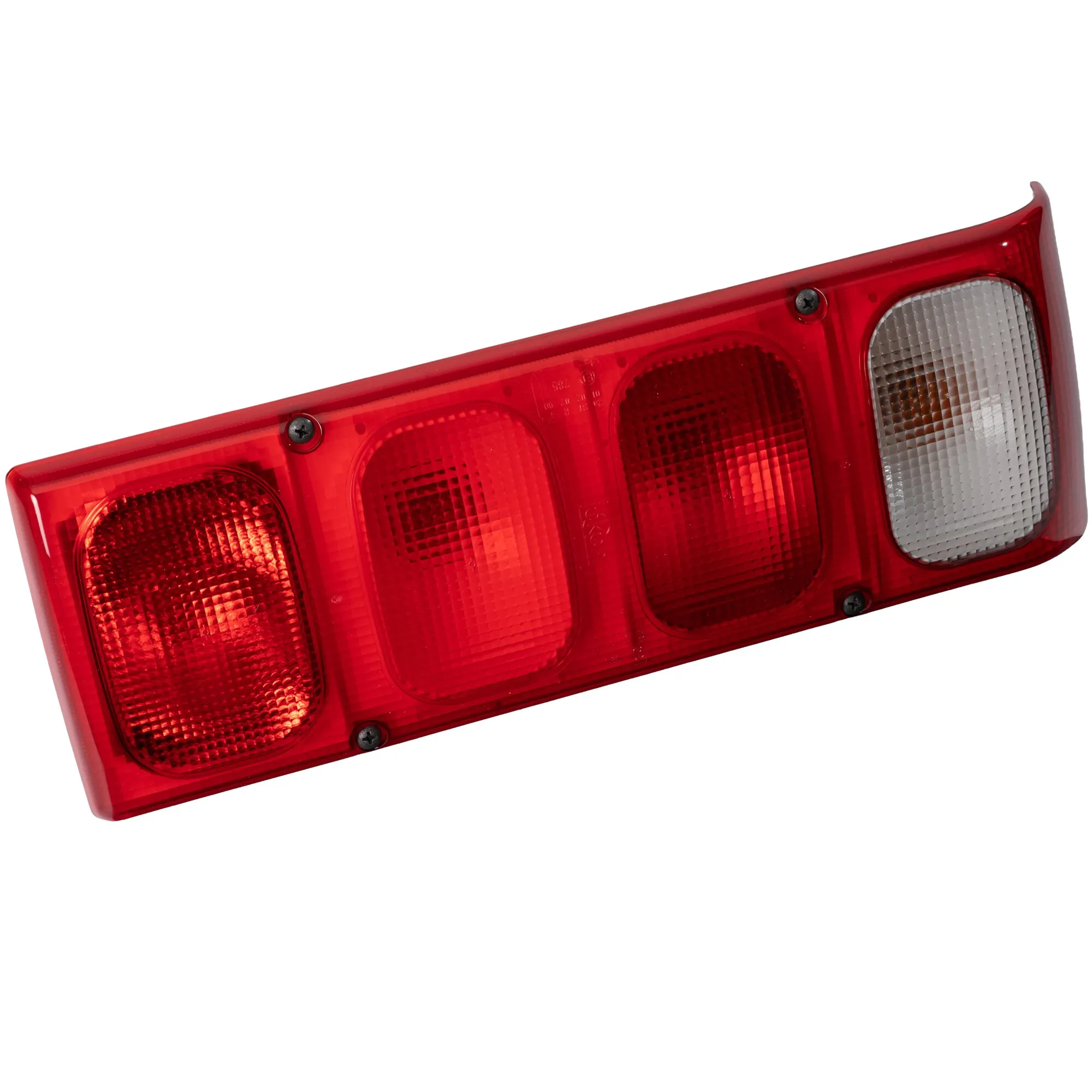 Rotes Rücklicht mit mehreren Linsenabschnitten und einer klaren Reflektorfläche; sichtbar sind Schrauben und eine diagonale Perspektive