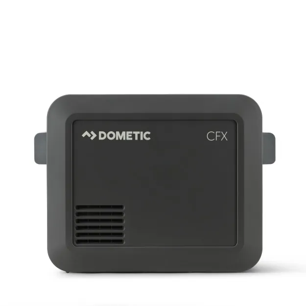 Schwarze Kühlbox Dometic CFX5 25 in Frontansicht mit seitlichen Griffen und Lüftungsgitter vorn