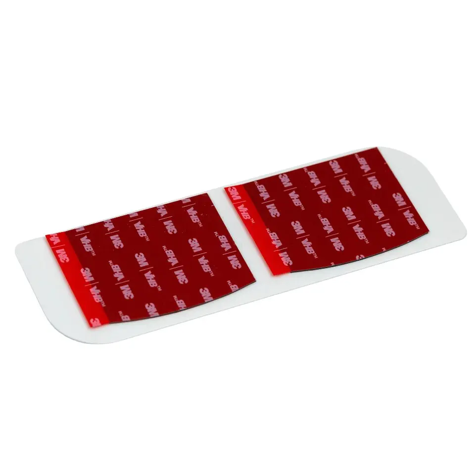 Weiße Trägerplatte mit zwei roten Klebepads, auf denen das 3M-Logo sichtbar ist