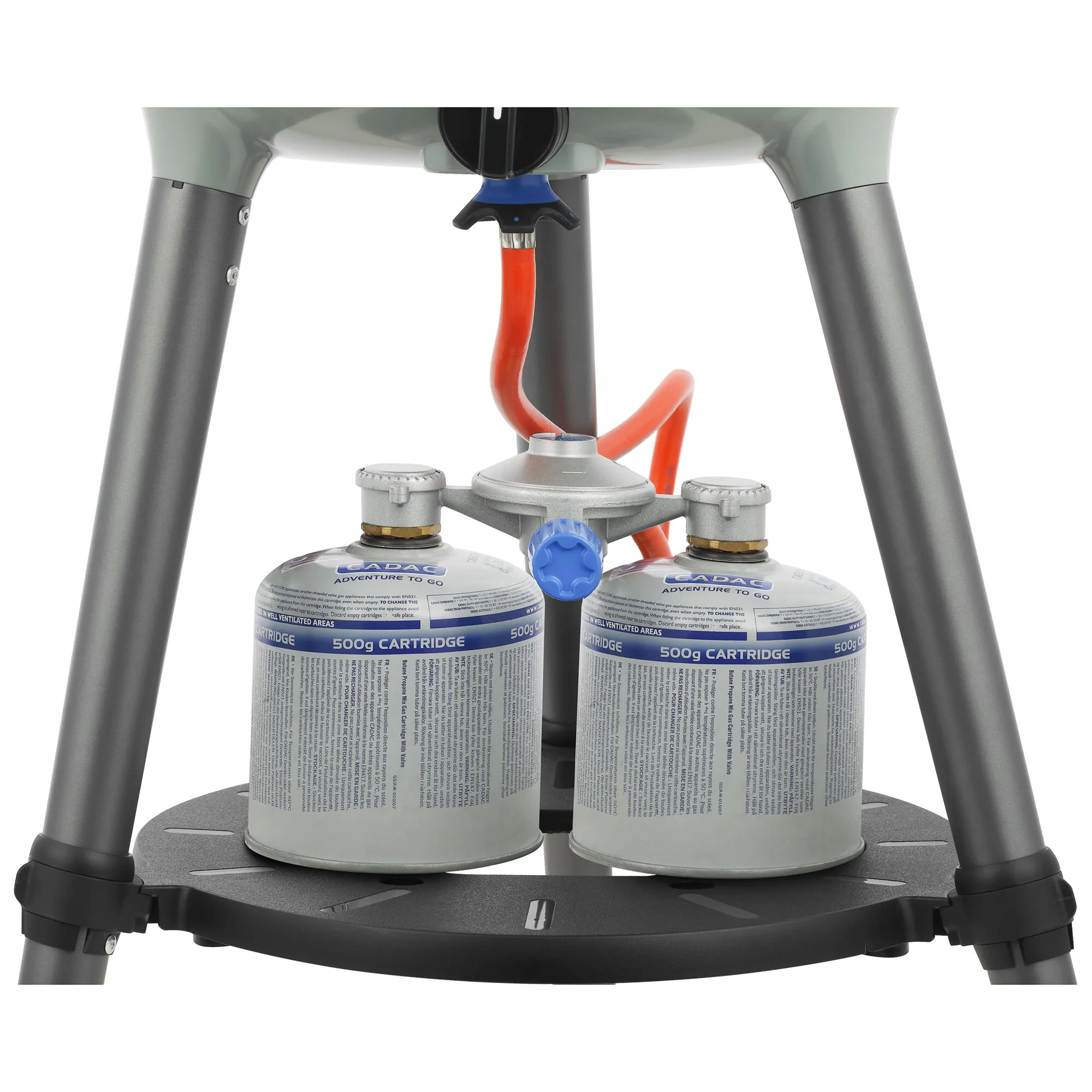 Gasversorgung Dual Power Pak von CADAC, 50 mbar, mit zwei 500-g-Gaskartuschen, Druckregler und rotem Gasschlauch unter einem grauen Standgerät
