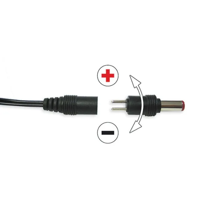Anschlussstecker des Dachhaubenventilators Turbo Kit mit Plus- und Minuspol, Pfeilen zur Ausrichtung und schwarzem Kabel