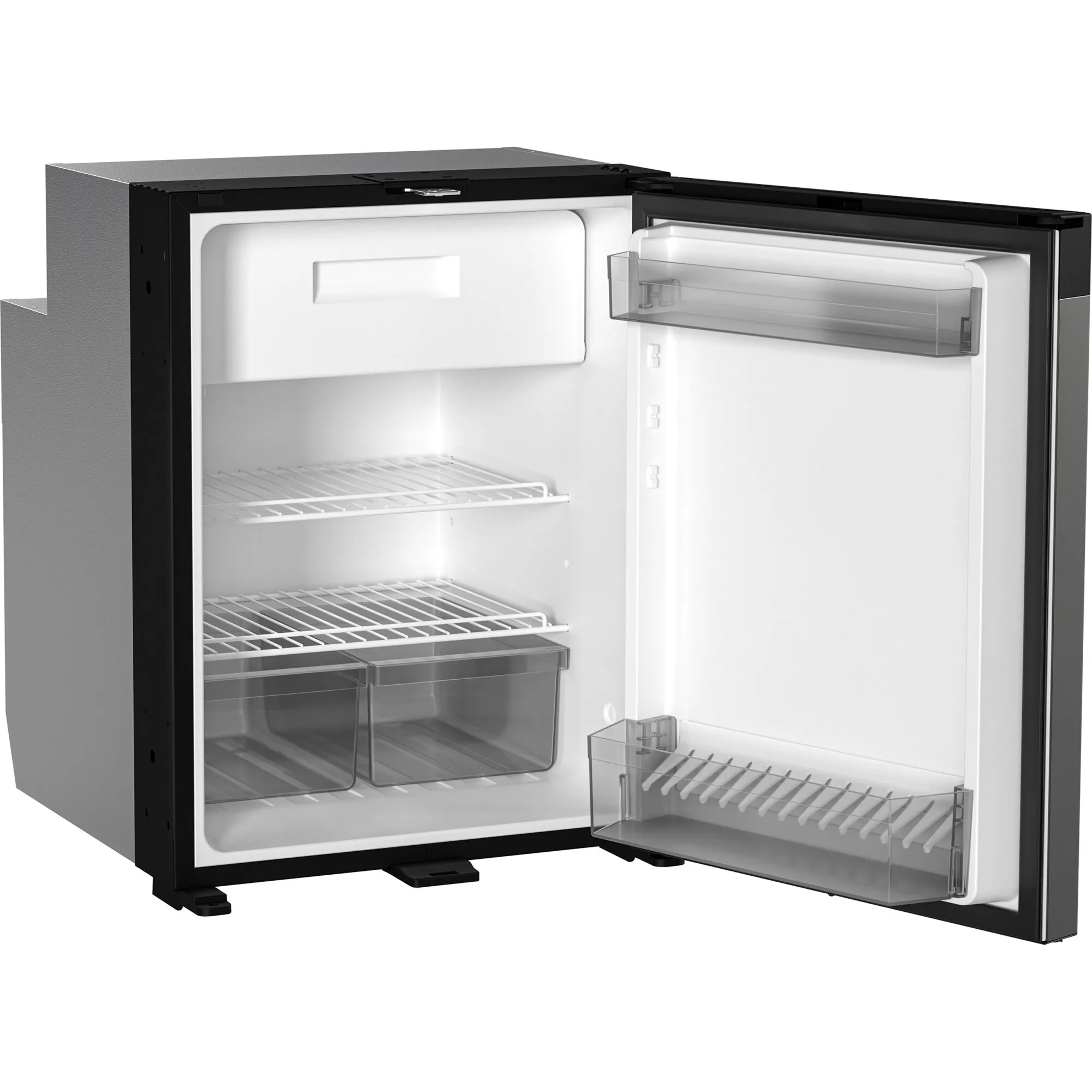 Geöffneter schwarzer Dometic CoolMatic NRX 80C Kompressorkühlschrank mit 75 l, zwei Gitterböden und Türfächern