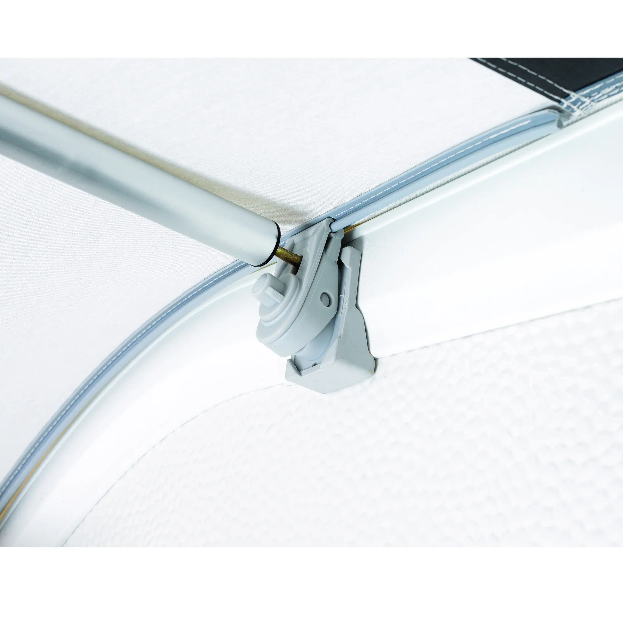 Detailaufnahme des Halteösen Quick Lock Pads, Hobby; grauer Metallarm mit Kunststoffhalter und Schraubverbindung an einer Stoffoberfläche