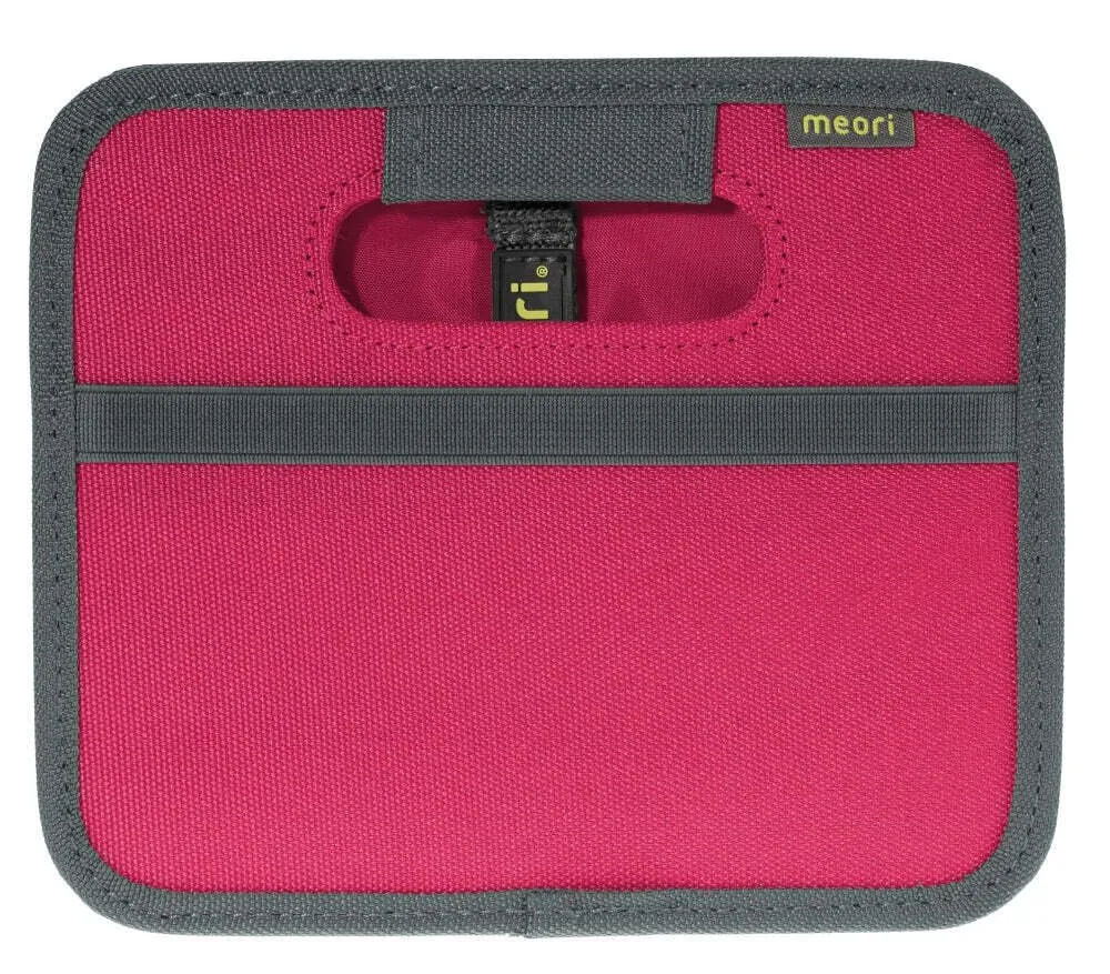 Faltbox meori Mini in Berry Pink mit dunkelgrauem Rand, Tragegriff und meori-Logo auf der Vorderseite