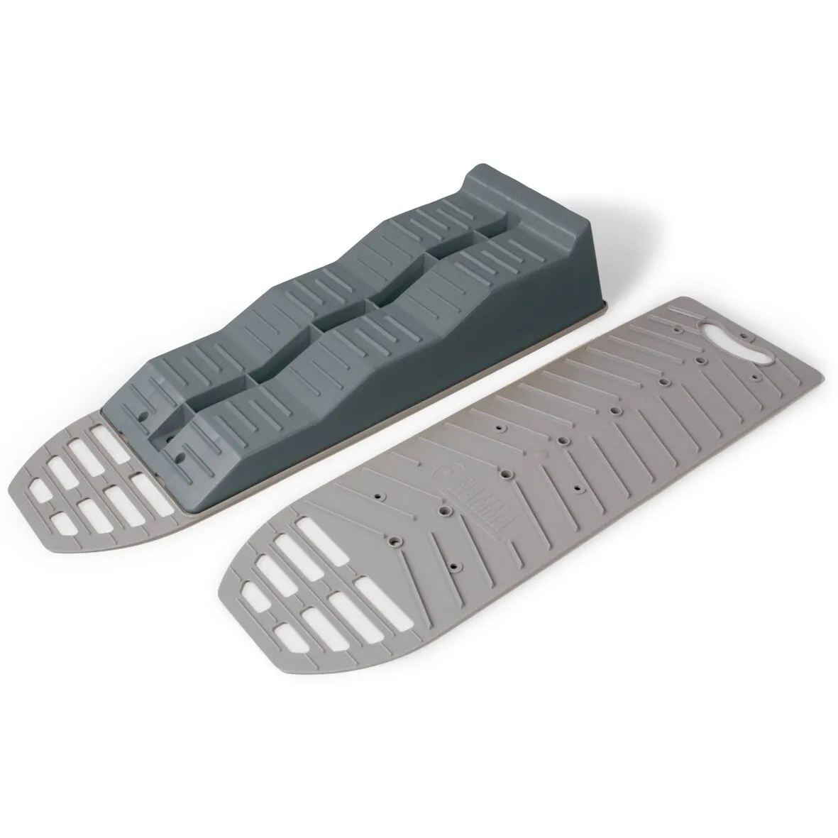 Graue Antirutschmatte Level Plate im 2er-Set, eine Matte mit erhöhtem Keilprofil und eine flache Matte mit Rillen und Öffnungen