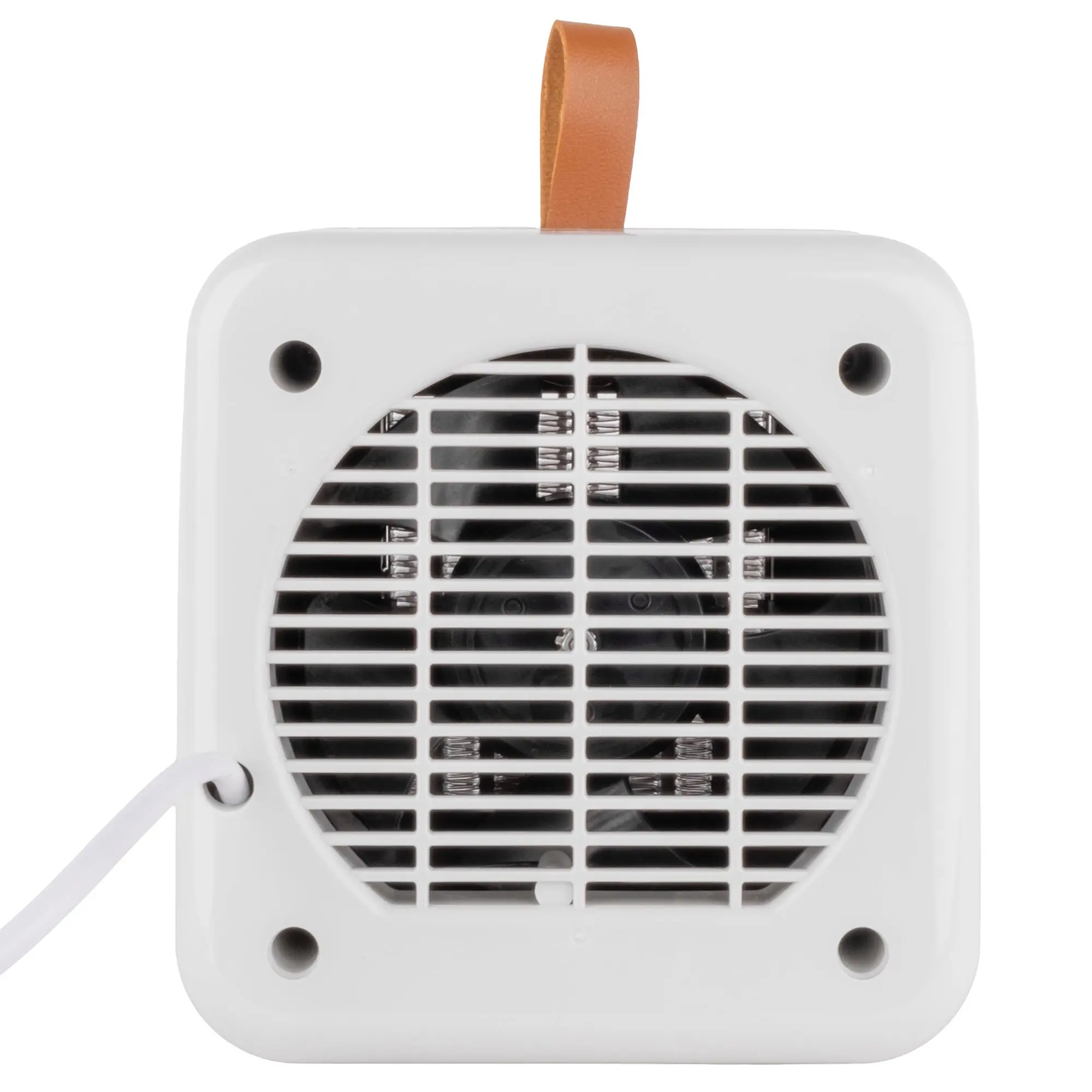 Nahaufnahme eines weißen kompakten Heizgeräts mit braunem Ledergriff oben und Frontgitter mit Lüftungsschlitzen, ein weißes Kabel unten links sichtbar